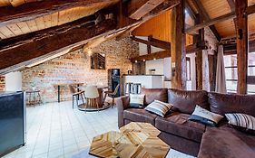 Plongez Dans L'Histoire Du Centre-Ville - Le Refuge Medieval - 3 Etoiles